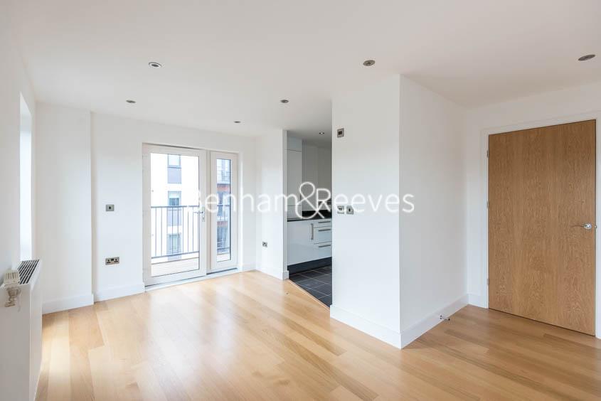 Fairthorn Road, Charlton SE7 2 bed apartment £1,750 pcm (£404 pw)