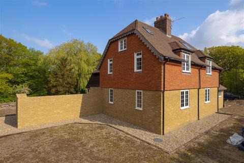 1, Acorn Cottages Courtenay Road, Denstroude, Canterbury, CT2 9LB