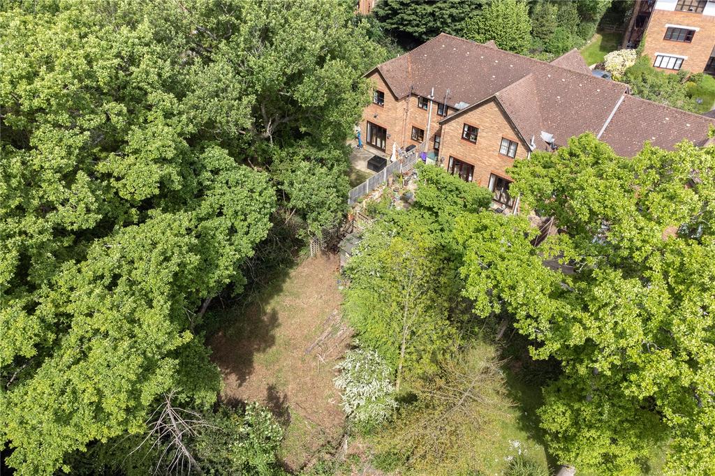 Lower Village Road, Sunninghill, Ascot, Berkshire, SL5 3 bed terraced