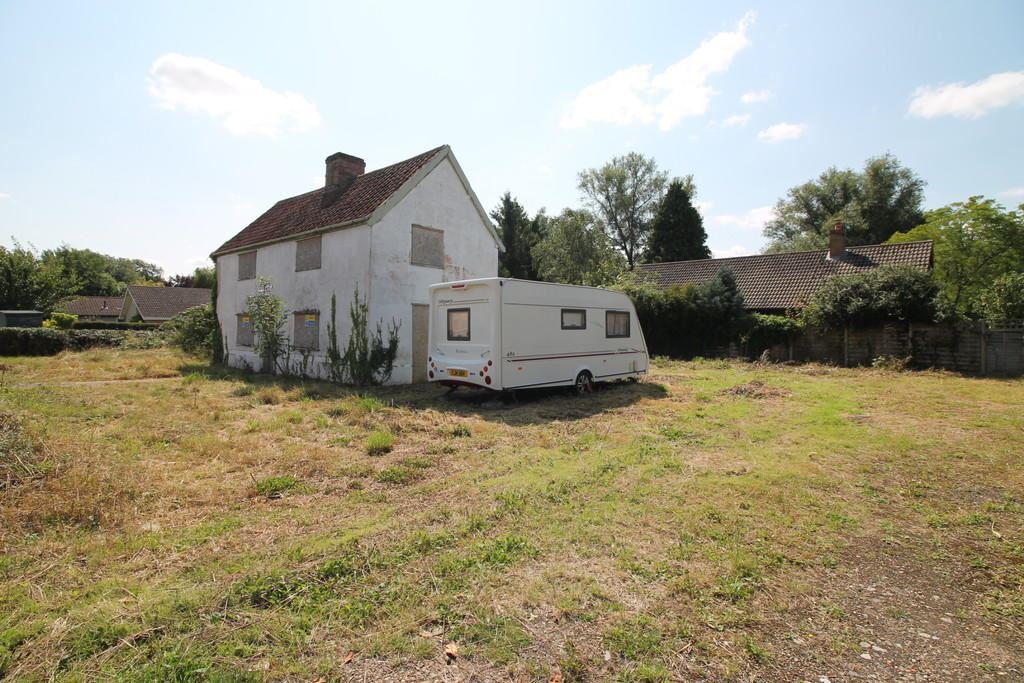Lowgate Street, Eye, Suffolk, IP23 7AS 2 bed cottage £230,000