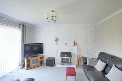97 Oaks Cross, Stevenage, SG2 8LT