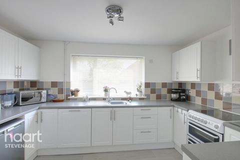 97 Oaks Cross, Stevenage, SG2 8LT