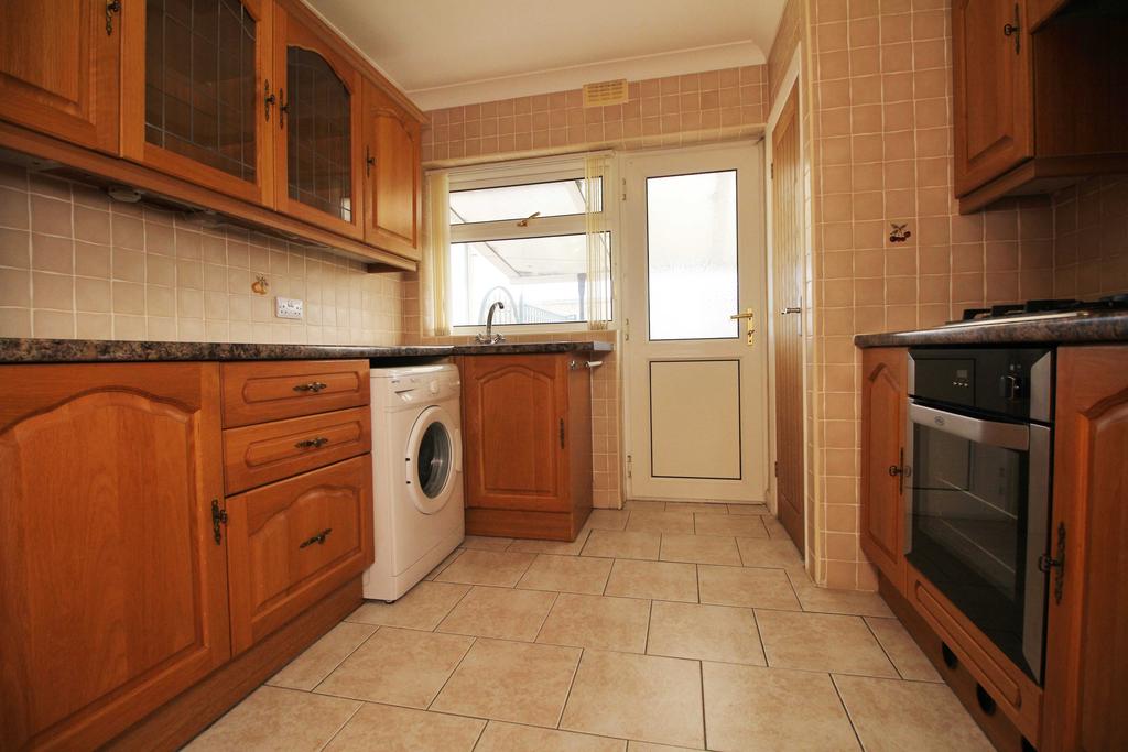 Fulmar Road, Porthcawl CF36 3PW 2 bed bungalow £995 pcm (£230 pw)
