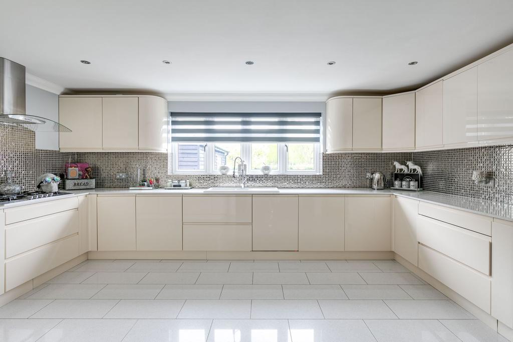 Wyatts Drive, Thorpe Bay, SS1 5 bed detached house for sale £1,350,000