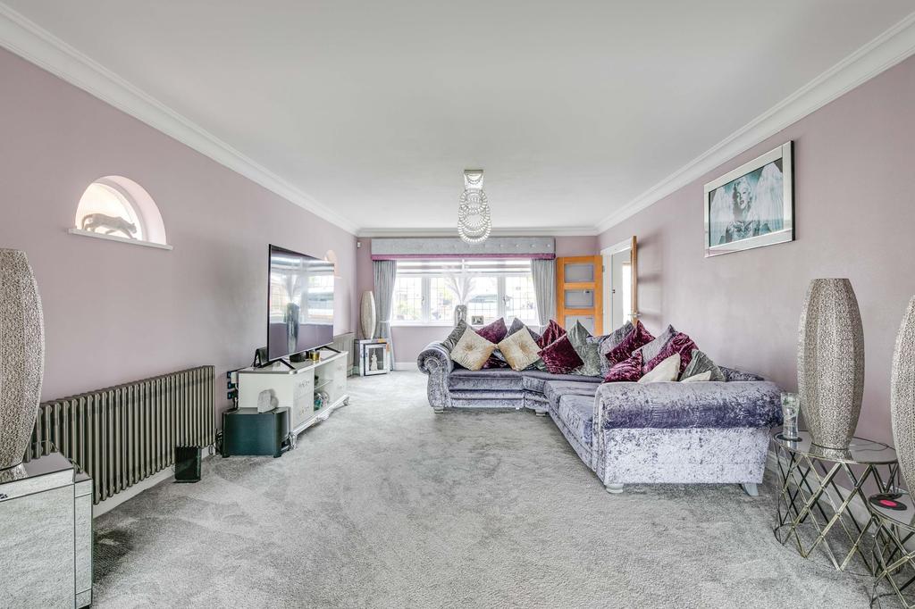 Wyatts Drive, Thorpe Bay, SS1 5 bed detached house for sale £1,350,000