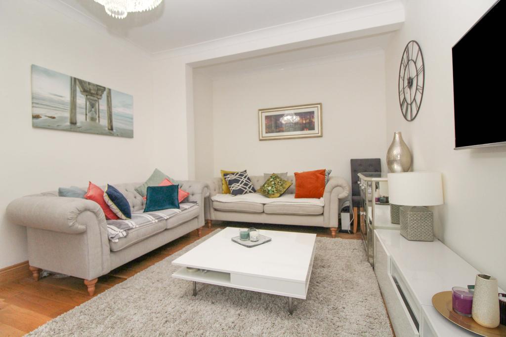 Sherrard Road, Forest Gate, London, E7 5 bed terraced house £3,000 pcm (£692 pw)