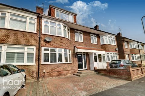 7 Mount Avenue, Romford, RM3 0DE