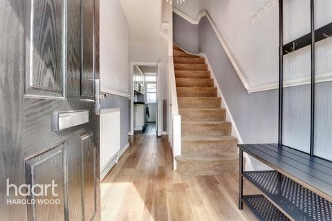 7 Mount Avenue, Romford, RM3 0DE