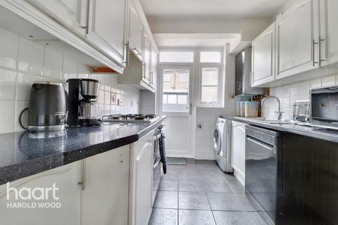 7 Mount Avenue, Romford, RM3 0DE