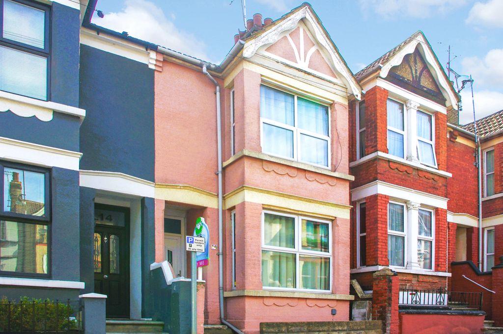 Milner Road, Gillingham ME7 1RB 3 bed terraced house £250,000