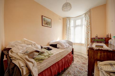 5 Elm Park Road, London, N21 2HP