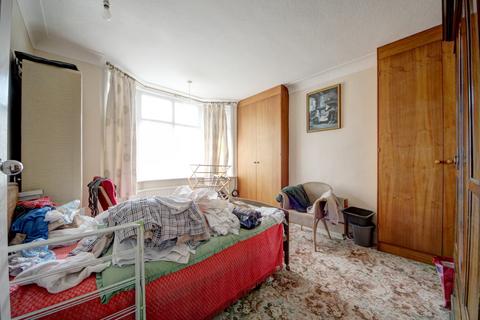 5 Elm Park Road, London, N21 2HP