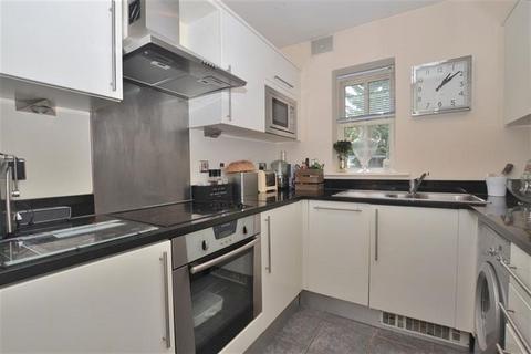 2 bedroom apartment to rent, Hetton House, Station Road, Loughton, IG10