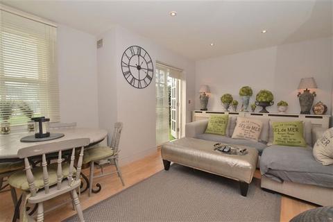 2 bedroom apartment to rent, Hetton House, Station Road, Loughton, IG10