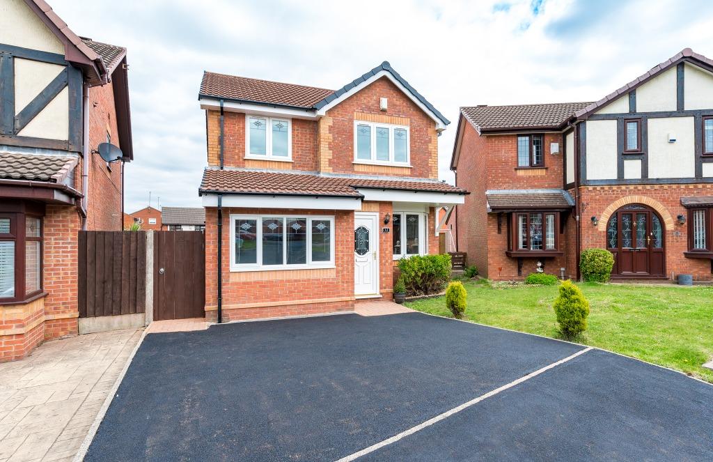Hampton Place, Haresfinch, St Helens... 3 bed detached house £230,000