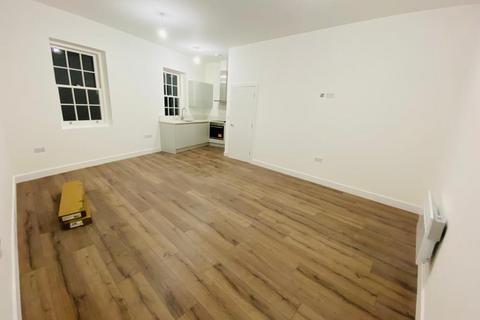 Studio to rent, Barrel Court, 3 Wood End Green Road, Hayes, Greater London, UB3