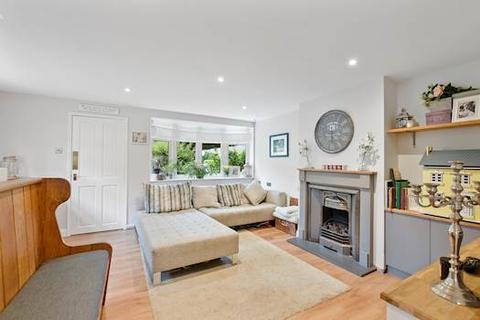 12 West Close, Ashford, TW15 3LW