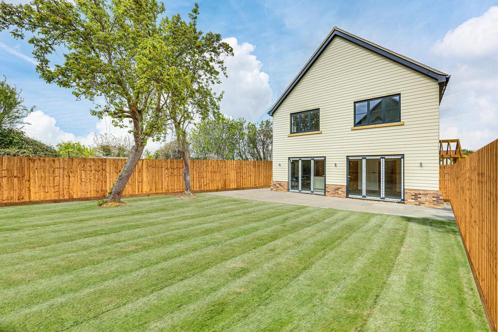 Great Burches Road, Benfleet, SS7 4 bed detached house £925,000