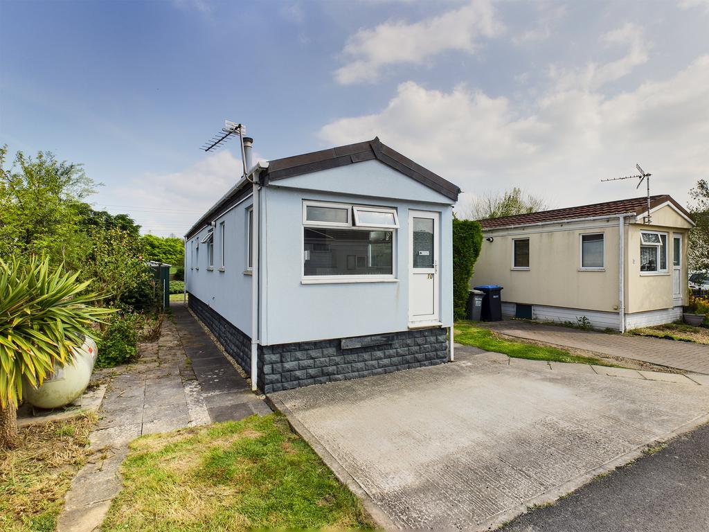 Avenue C, Meadowlands, Addlestone... 1 bed park home £140,000