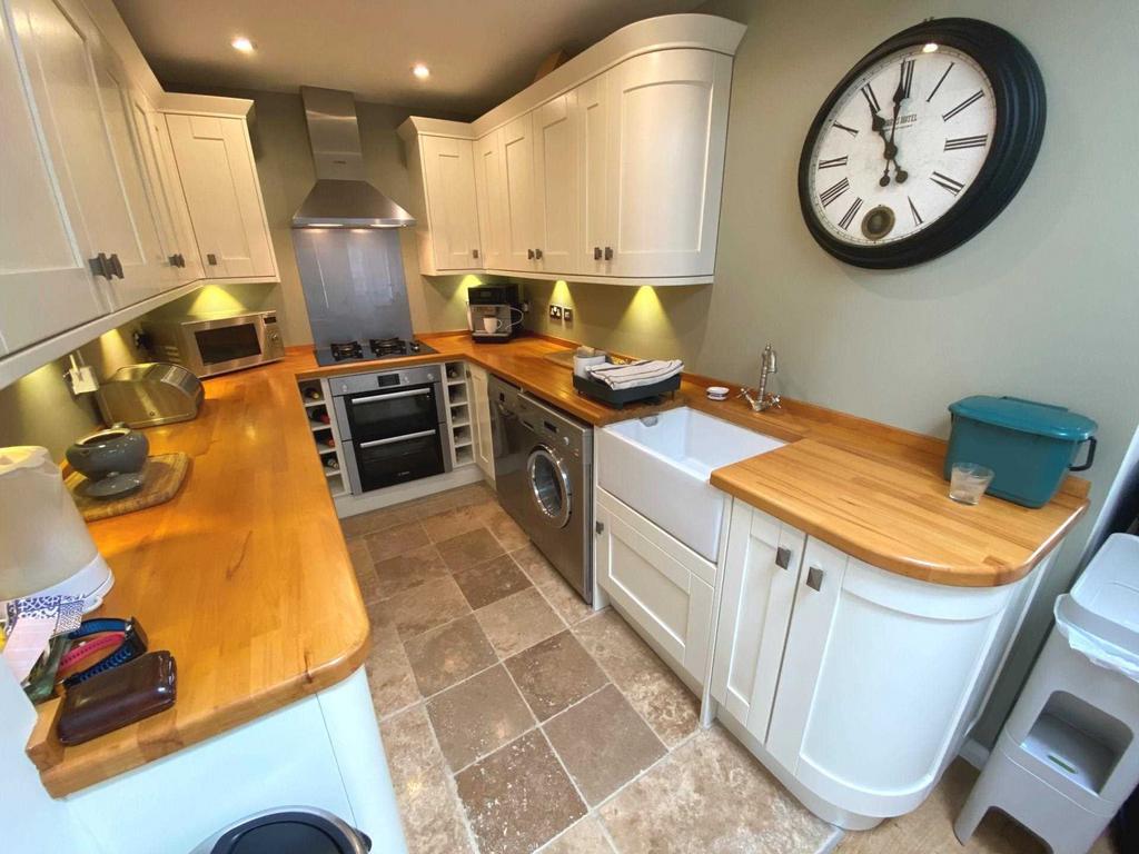 Radlett Road, Frogmore 2 bed cottage £1,600 pcm (£369 pw)