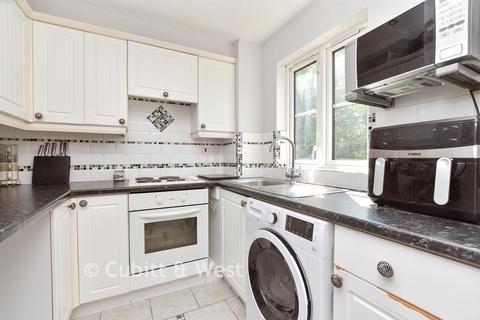 2 bedroom flat for sale, Autumn Drive, Sutton, Surrey