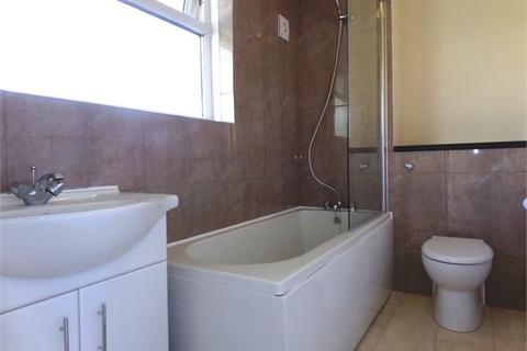 3, Hunters Lodge Blenheim Chase, Leigh-on-sea, SS9 3HG