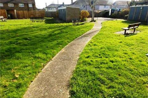 3, Hunters Lodge Blenheim Chase, Leigh-on-sea, SS9 3HG