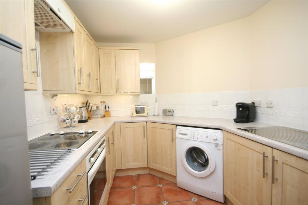 Sheldons Court, Street, Cheltenham, GL52 2 bed parking £