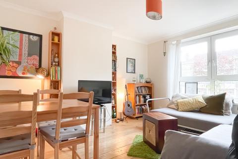3 bedroom flat for sale, Bardsley House, Bardsley Lane, SE10