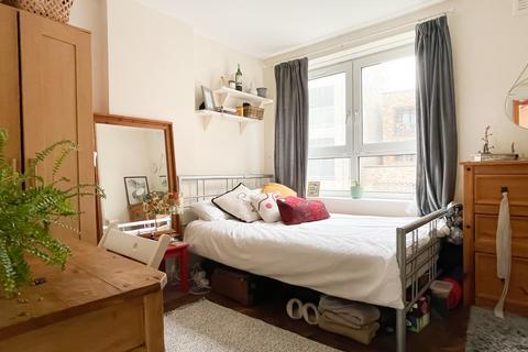 3 bedroom flat for sale, Bardsley House, Bardsley Lane, SE10