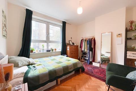 3 bedroom flat for sale, Bardsley House, Bardsley Lane, SE10