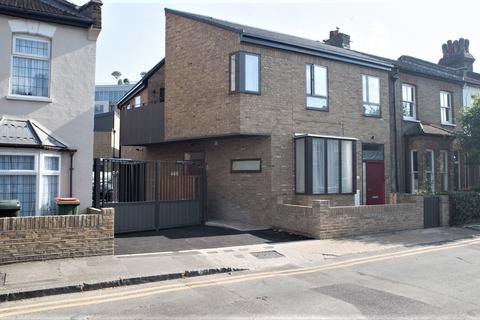 3 bedroom semi-detached house for sale - Forest Gate E7 0JH