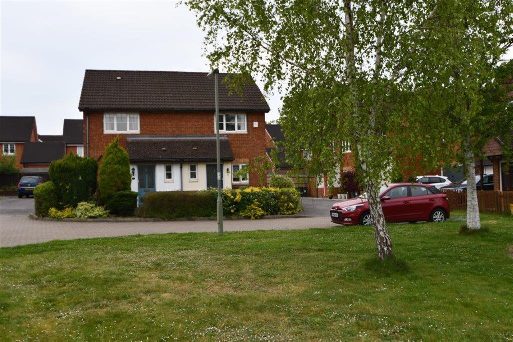 2 bedroom SemiDetached House in Ash 2 bed house £350,000