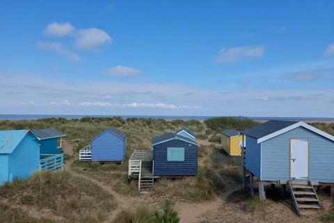 Property for sale - Old Hunstanton Beach Huts