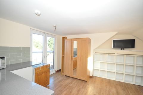 Studio to rent - Warbank Crescent New Addington CR0