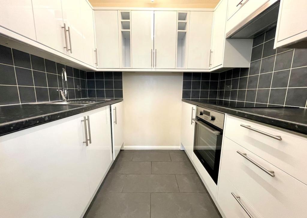 Flat 19 Christyne Court, 39 Stakes Road, Waterlooville, Hampshire, PO7