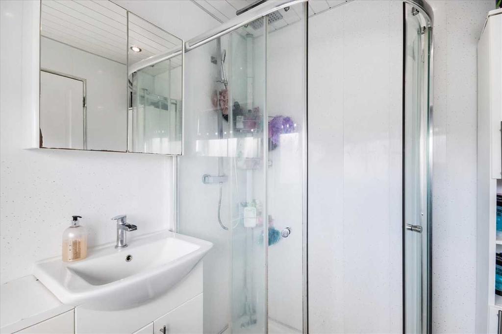 Shower Room (2)