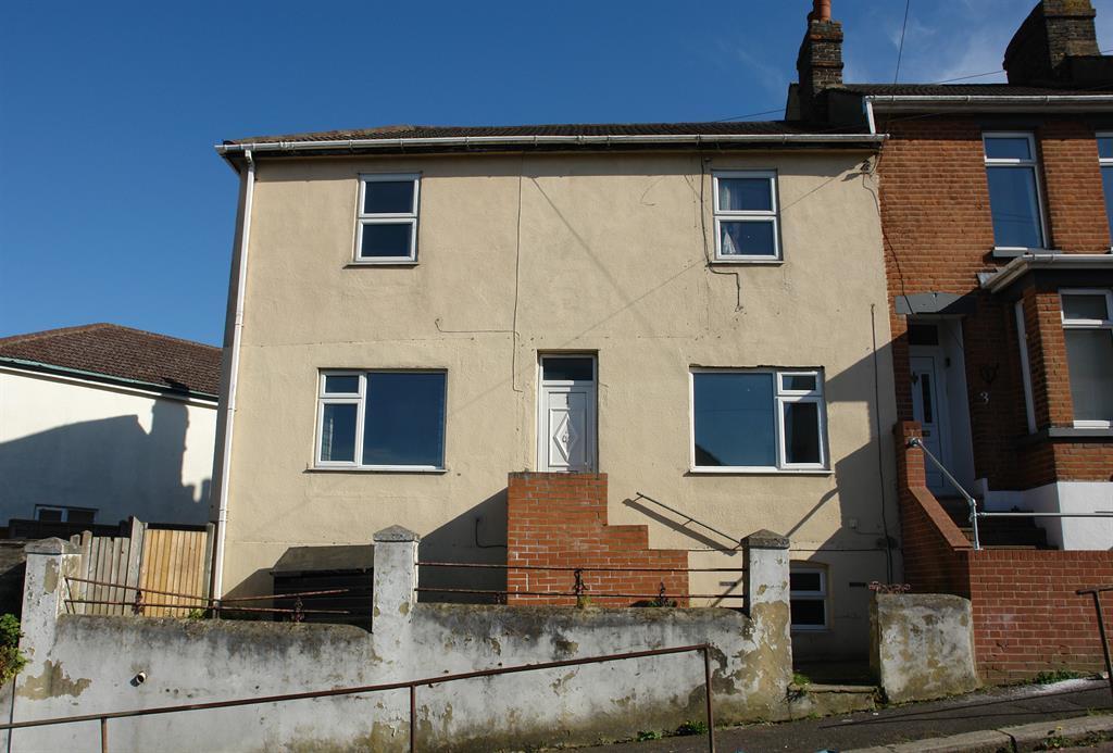 Dagmar Road, Chatham, ME4 5HA 4 bed end of terrace house £1,200 pcm