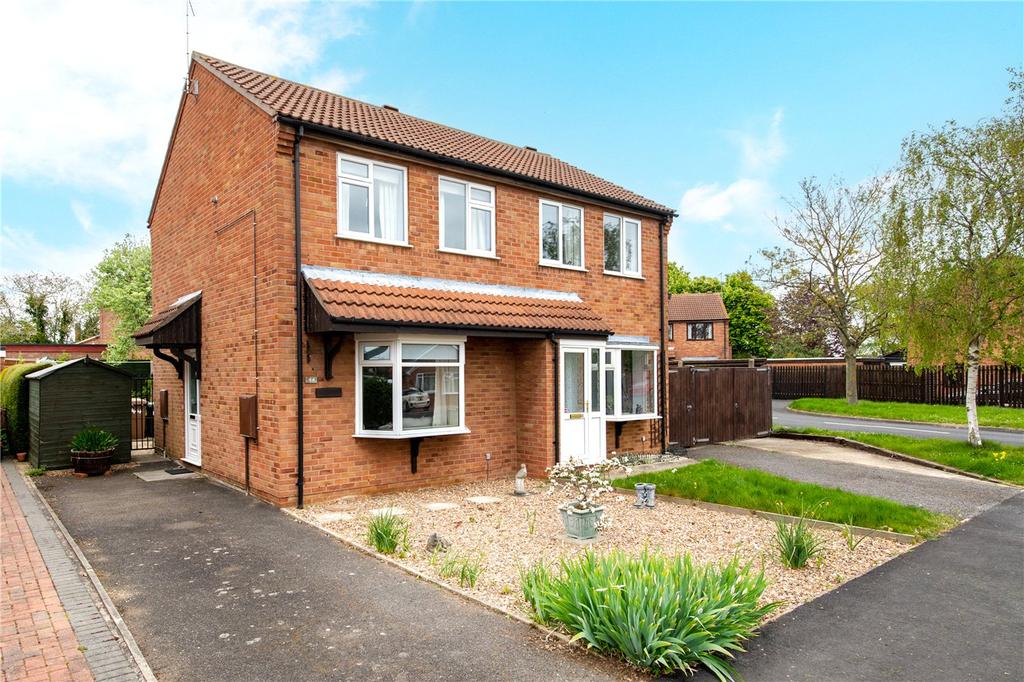 Ancaster Drive, Sleaford, Lincolnshire, NG34 2 bed semidetached house