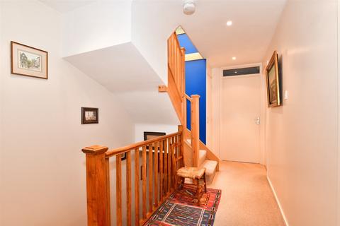 11 Margetts Place, Lower Upnor, Rochester, ME2 4XF