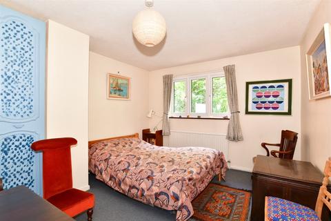 11 Margetts Place, Lower Upnor, Rochester, ME2 4XF