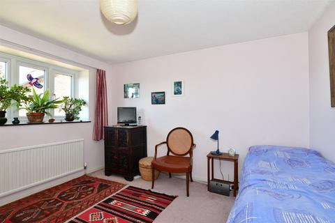 11 Margetts Place, Lower Upnor, Rochester, ME2 4XF