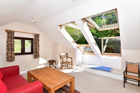 11 Margetts Place, Lower Upnor, Rochester, ME2 4XF