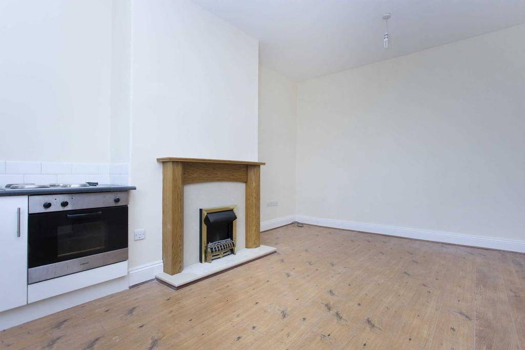 Fountain Street, Morley, LS27 0AA 2 bed end of terrace house £125,000