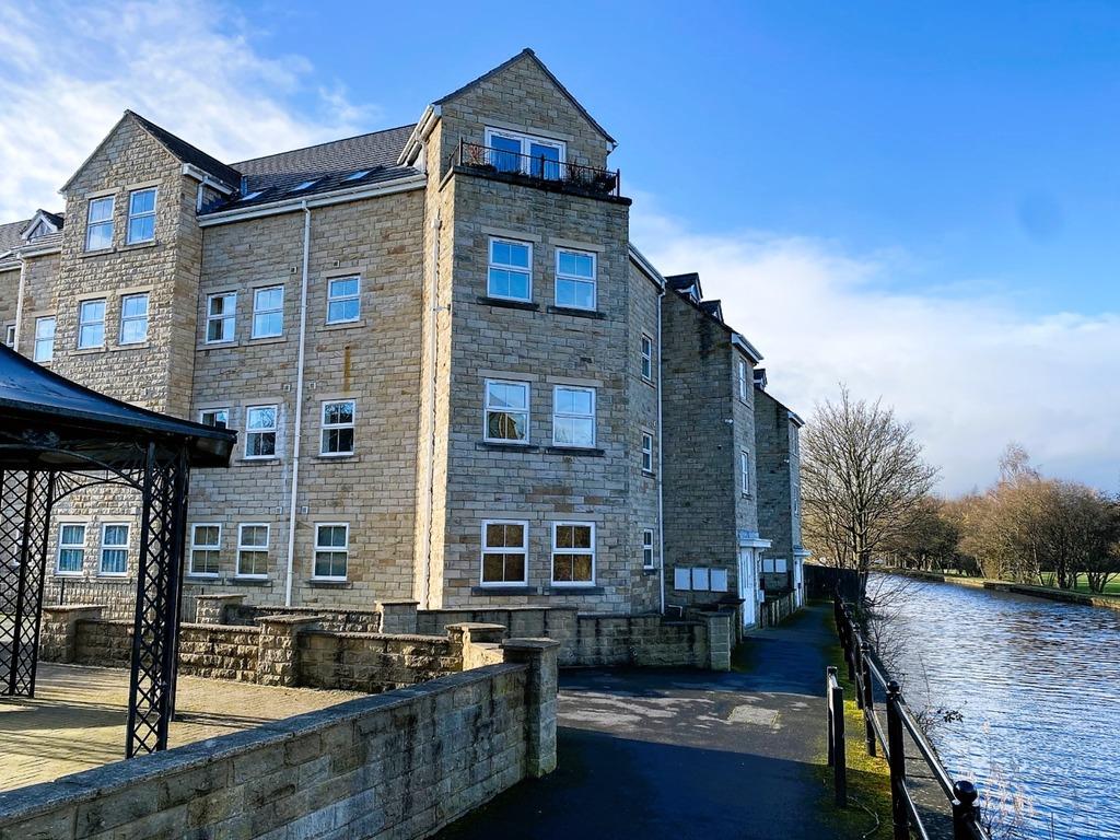 Waters Walk, Bradford, West Yorkshire 2 bed flat £152,500