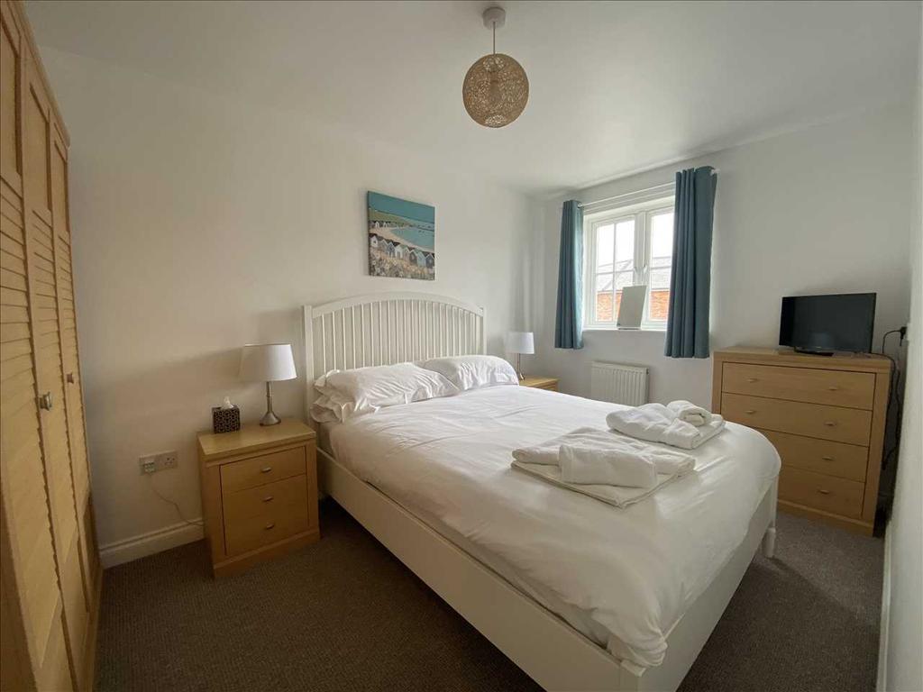 Bedroom (rear)