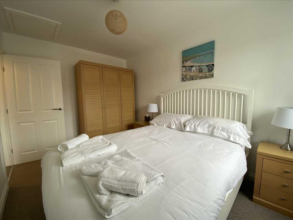 Bedroom (rear)