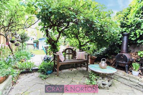 2 Stroud Road, London, SE25 5DR