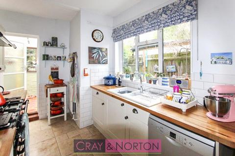 2 Stroud Road, London, SE25 5DR