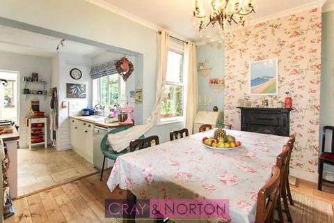 2 Stroud Road, London, SE25 5DR